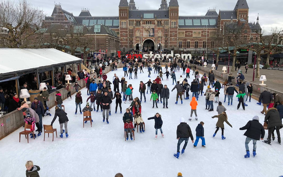 Makelaar in Amsterdam schaatsen Museumplein